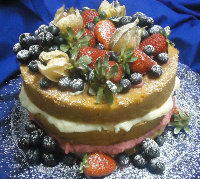 Bolo Naked Cake Decorado com Frutas